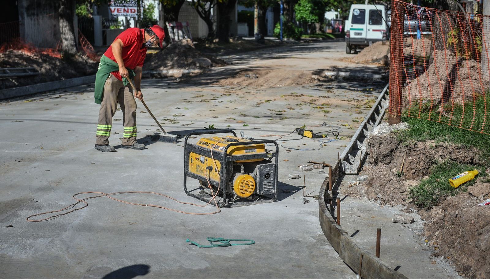 Siguen adelante las obras de estabilizado bacheo y alumbrado público